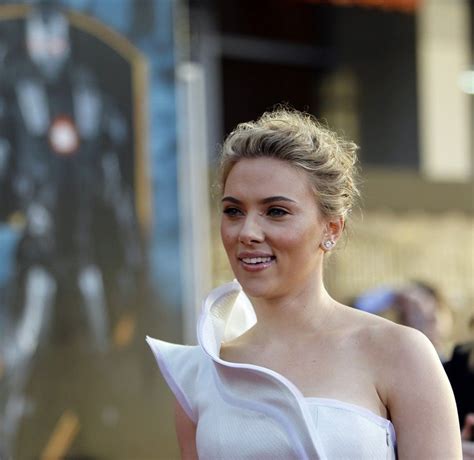 Scarlett Johansson naked pictures leaked on Web 